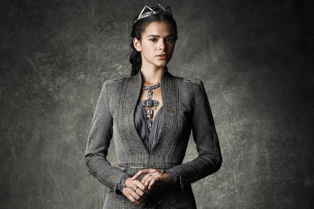 ‘Deus Salve o Rei’: veja beijo de Bruna Marquezine e José Fidalgo