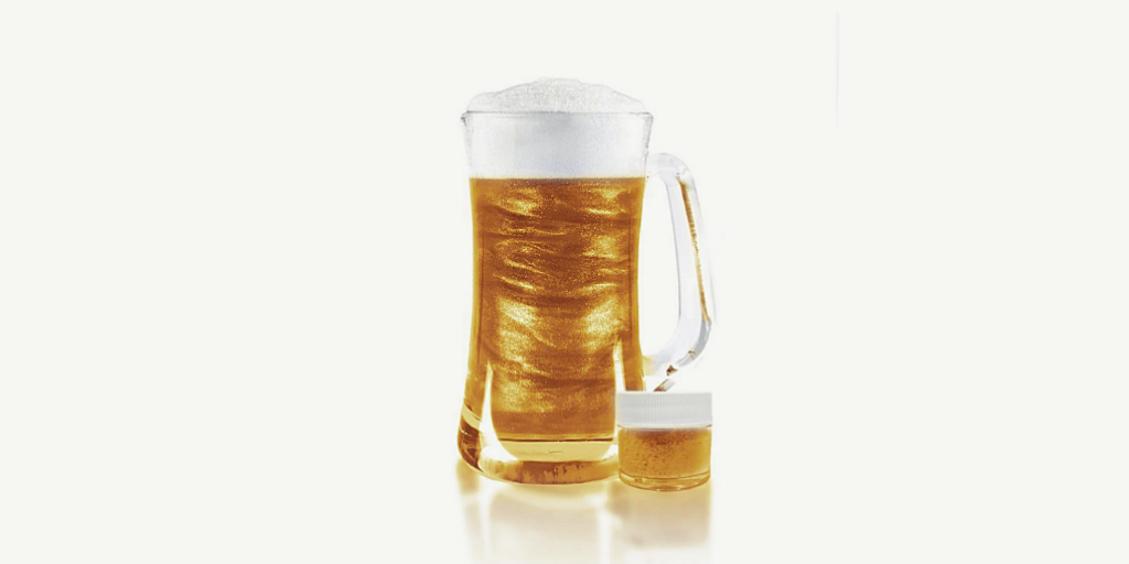 Cerveja com glitter é real e estamos hipnotizadas com essa combinação!