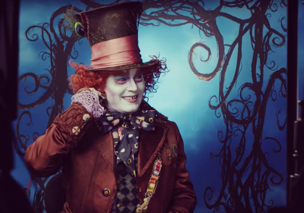 Johnny Depp prega (mais) uma peça nos visitantes na Disney