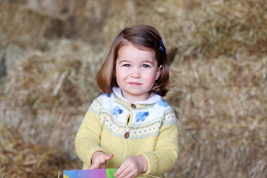 Princesa Charlotte e sobrinha de Lady Di chocam fãs pela semelhança