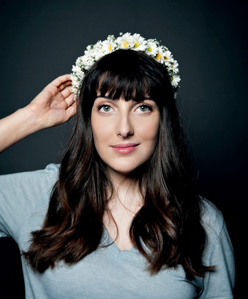 Com a carreira decolando, Clarice Falcão diz que não tem planos para 2014