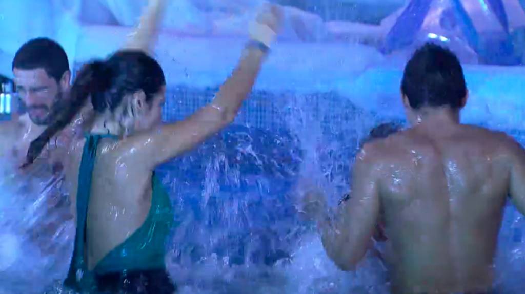 comemoracao1-beijo-emilly-marcos-bbb17 comemoracao1-beijo-emilly-marcos-bbb17
