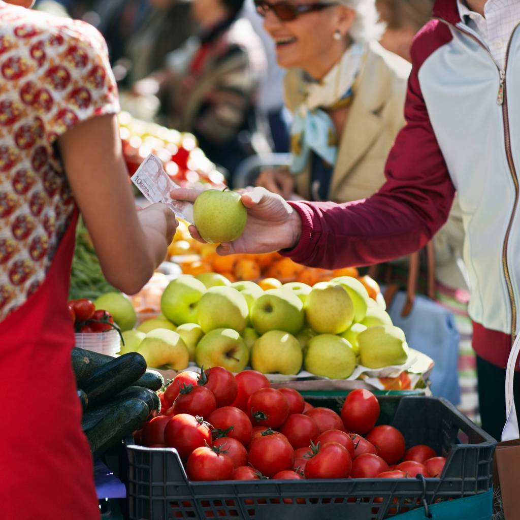 10 razões para você preferir comprar na loja do seu bairro