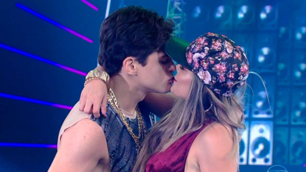 Teve até beijo ‘técnico’ no baile funk do ‘Dança dos Famosos’