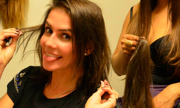 Deborah Secco muda o visual com novo megahair