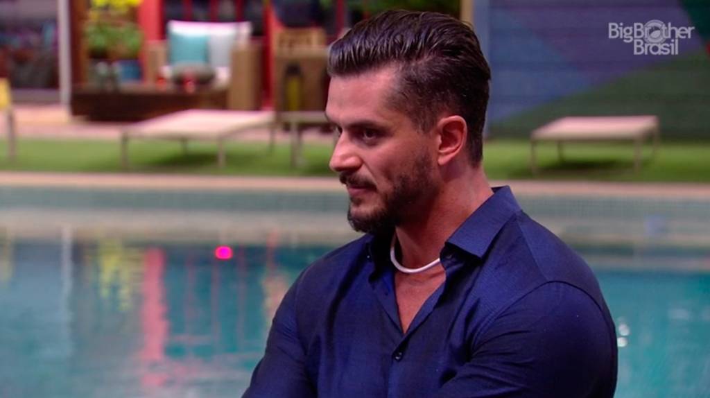 Marcos dispara: “Tentaram me jogar nas chamas do machismo”