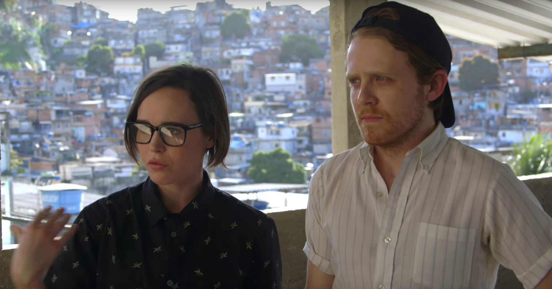 Ellen Page enfrenta policial brasileiro homofóbico: “você acha que seria melhor se estivéssemos mortos?”
