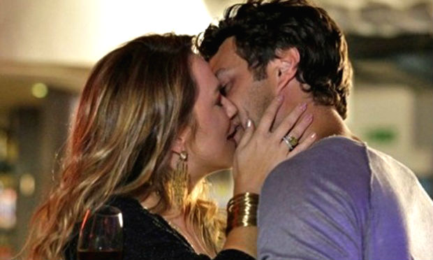 Em Família: Shirley dorme com Laerte