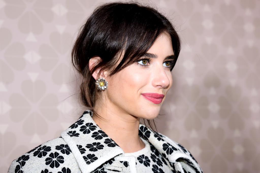 Emma Roberts pintou o cabelo no tom de loiro mel mais lindo que já vi