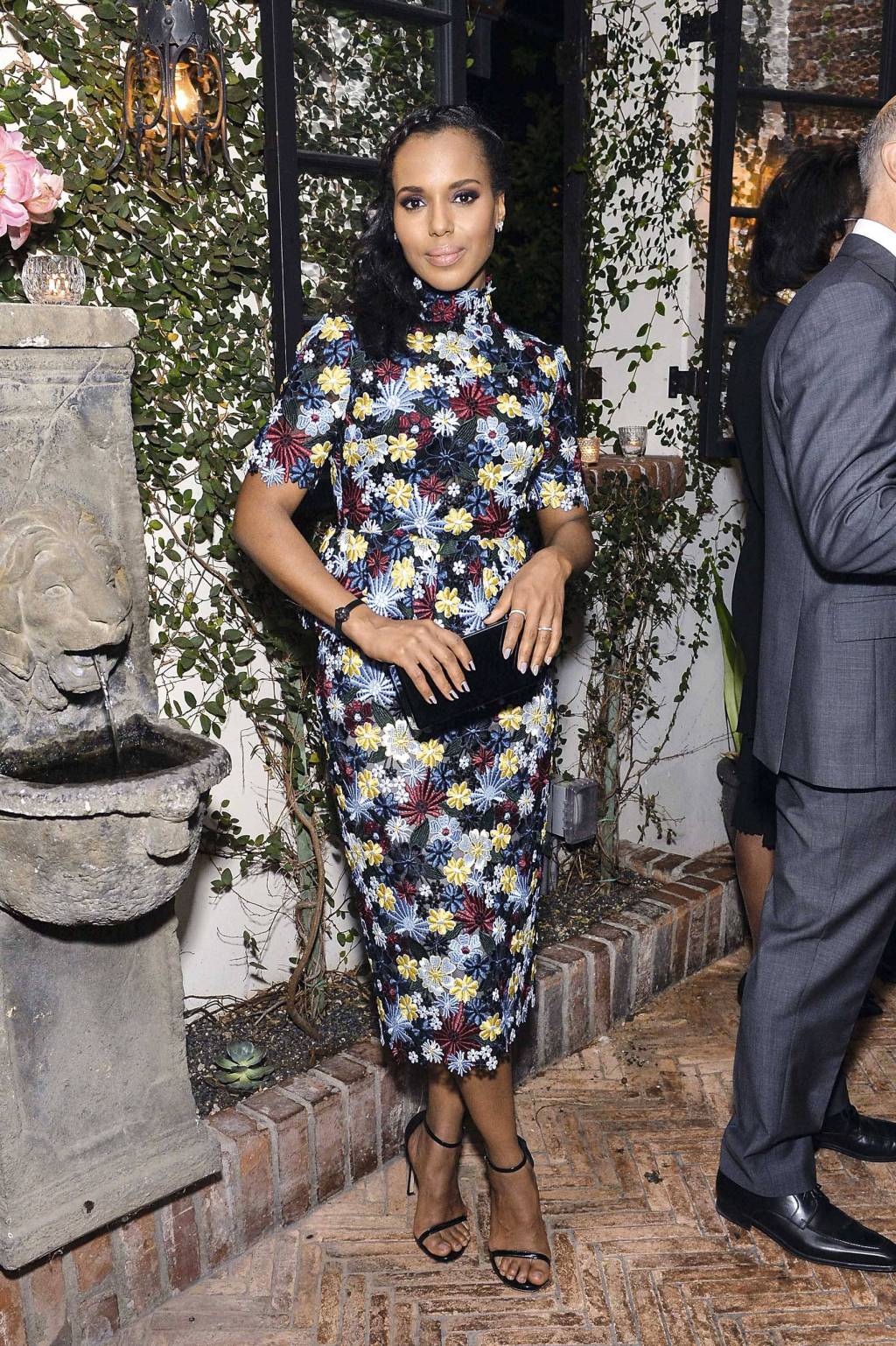 Saiba como combinar estampas florais em tons sóbrios