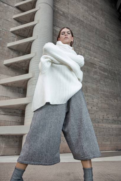 Blusa de lã, Zara, R$ 350, tel. (11) 2101 1970. Pantacourt de lã, Juliana Gevaerd, R$ 480, tel. (11) 3891 1396. Blusa de lã, Zara, R$ 350, tel. (11) 2101 1970. Pantacourt de lã, Juliana Gevaerd, R$ 480, tel. (11) 3891 1396.