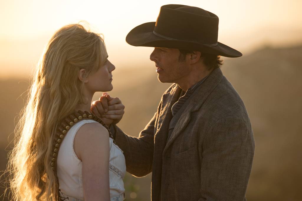 Evan Rachel Wood (Dolores Abernathy) e James Marsden (Teddy Flood) WESTWORLD