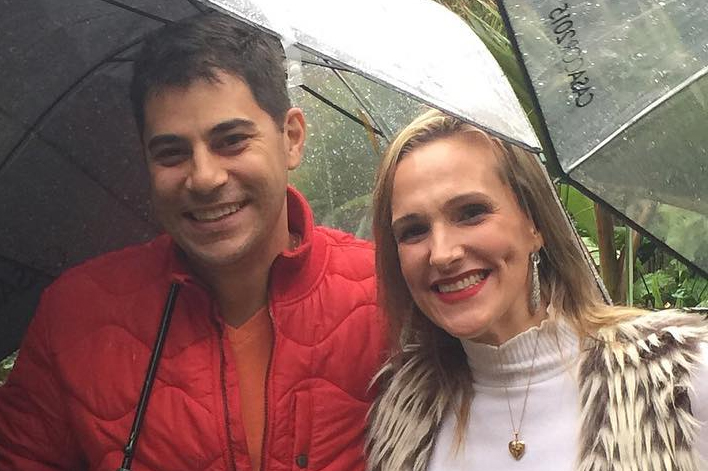 Esposa de Evaristo Costa confirma mudança para a Inglaterra