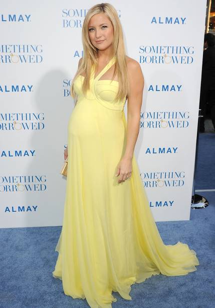 <strong>Kate Hudson</strong> // Ela usou um<strong> Versace </strong>amarelo bebê no lançamento de seu filme <em>O Noivo da Minha Melhor Amiga </em>em 2011. O vestido lembra um pouco o que ela usou em <em>Como Perder um Homem em 10 Dias</em>. <strong>Kate Hudson</strong> // Ela usou um<strong> Versace </strong>amarelo bebê no lançamento de seu filme <em>O Noivo da Minha Melhor Amiga </em>em 2011. O vestido lembra um pouco o que ela usou em <em>Como Perder um Homem em 10 Dias</em>.