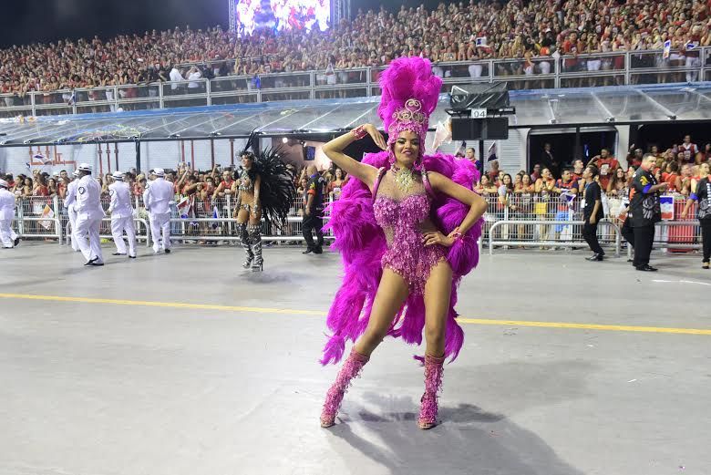 Os looks das famosas no Sambódromo do Anhembi
