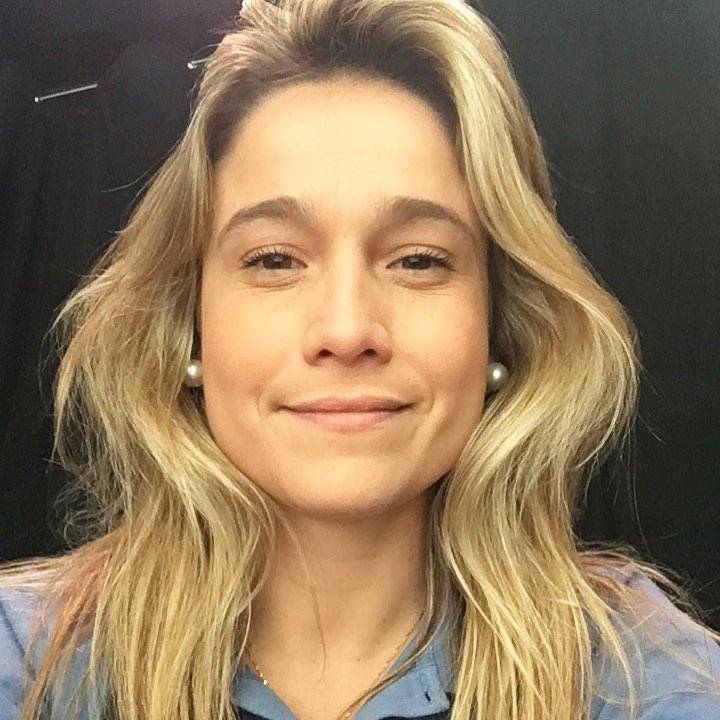 Sincerona, Fernanda Gentil ainda não se acostumou com o cabelo chocolate