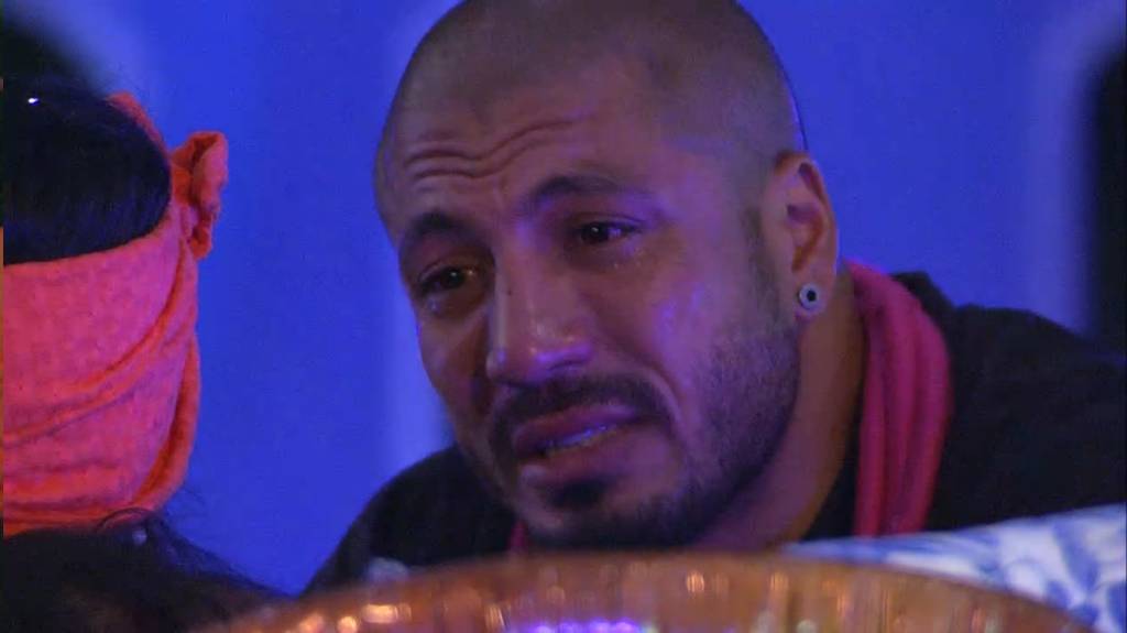 Aos prantos, Fernando diz que se envolver com Aline pode ter sido um erro