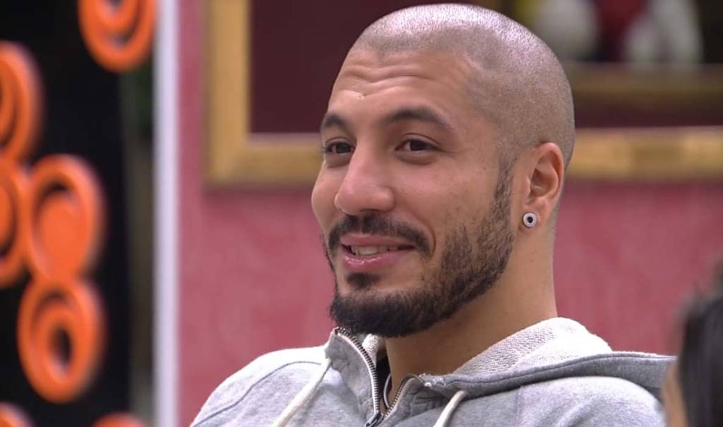 Falando sobre Fernando, Mariza elogia: “Deus grego”