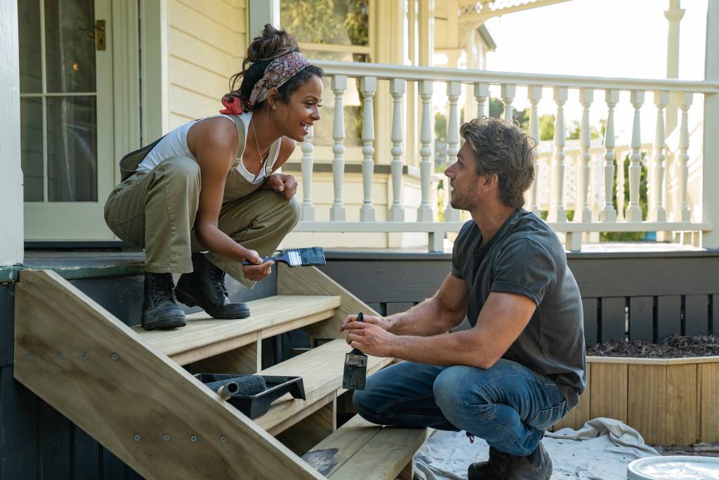 Amor em Obras, da Netflix, é o filme perfeito pra quem ama um romance fofo