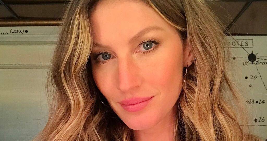 Gisele monta look com body e calça ideal para as festas de fim de ano