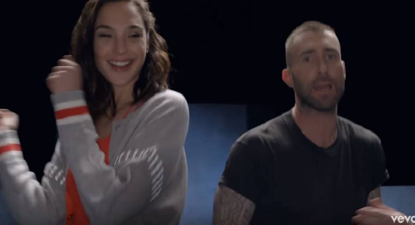 Gal Gadot, Millie Bobby e um time de mulherões no novo clipe do Maroon 5