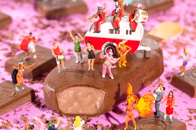 Arte em miniatura: verão e gelato na palma da sua mão