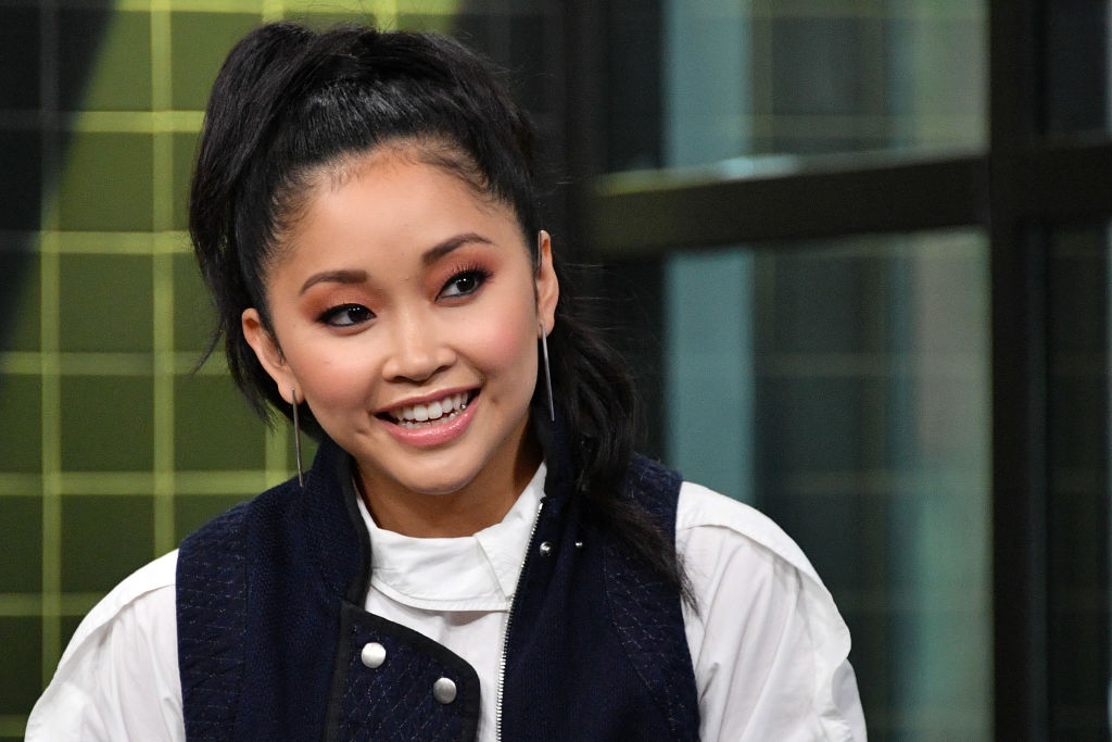 Lana Condor, a Lara Jean, radicalizou e agora está com o cabelo curtinho