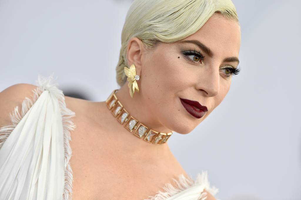 Toda gótica, Lady Gaga estava podre de chique no red carpet do SAG