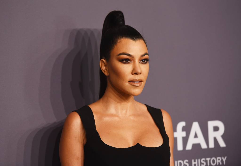 Kardashian escolhe look que já foi usado por Bruna Marquezine para evento