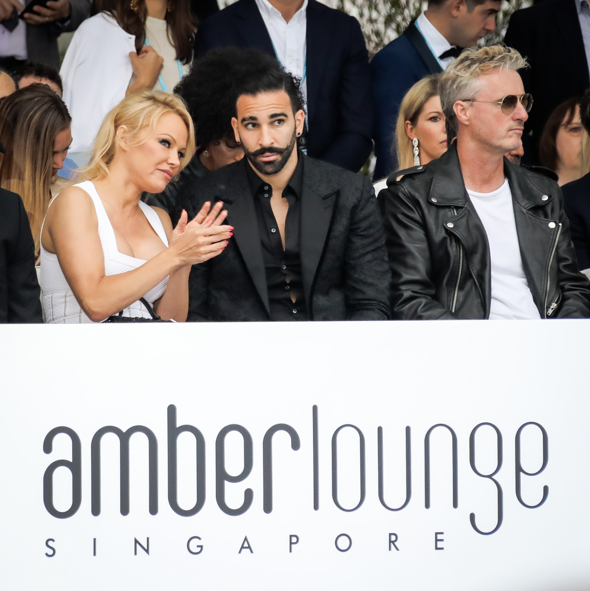Atriz Pamela Anderson expõe relacionamento abusivo com jogador de futebol