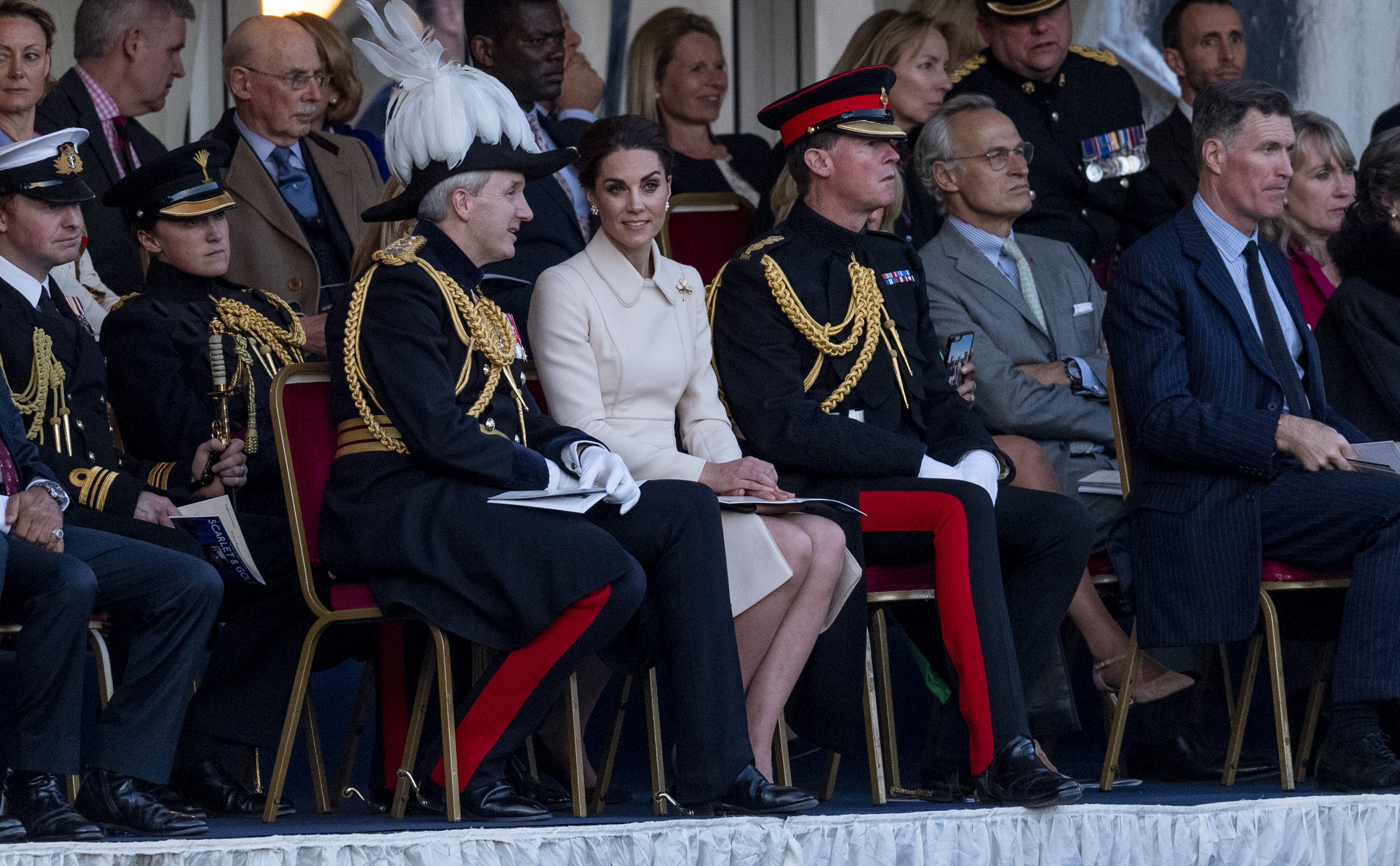 kate middleton look rainha