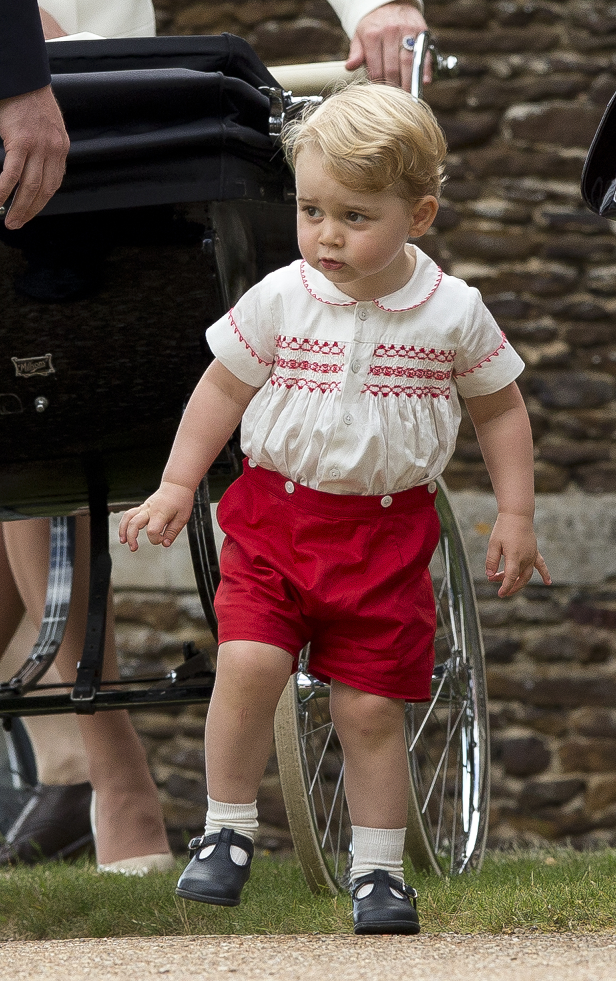 Pr&iacute;ncipe George no batizado da Princesa CHarlotte
