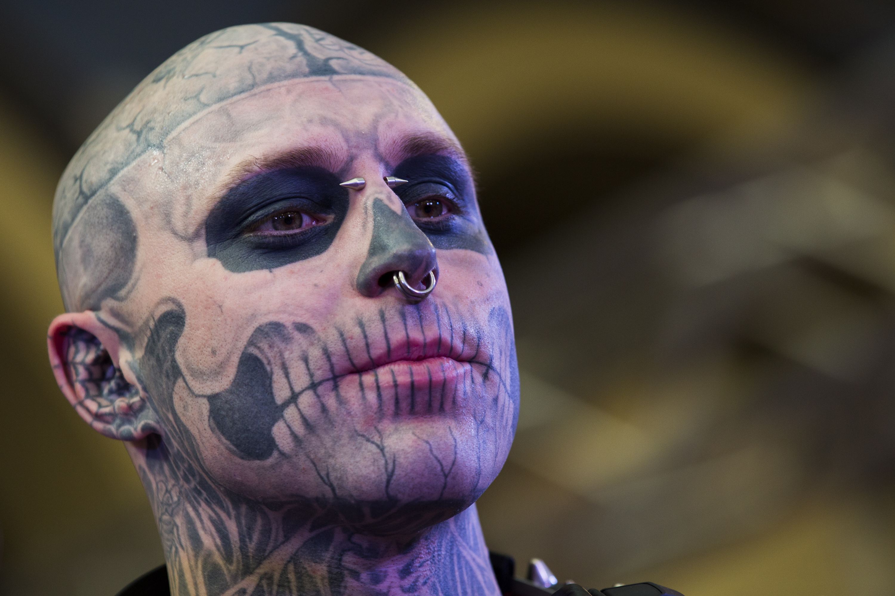 Quem foi Zombie Boy, icônico modelo tatuado que faleceu aos 32 anos