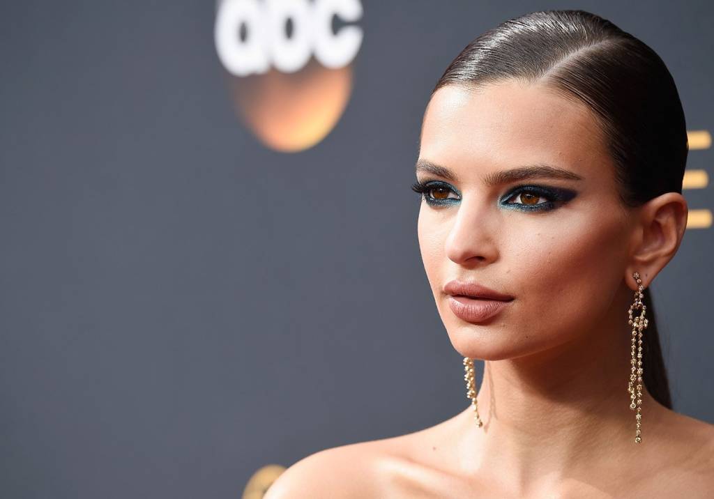 Maquiagem azul: as famosas provam que a cor está em alta