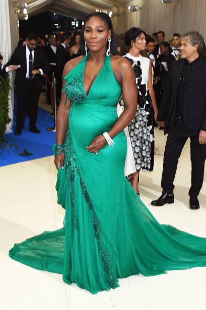 <b>Serena Williams</b><span> // a tenista desfilou a barriga de 5 meses no tapete vermelho do Baile do Met, que aconteceu na última segunda (01). Com um vestido verde Versace, ela atraiu olhares e flashes!</span> <b>Serena Williams</b><span> // a tenista desfilou a barriga de 5 meses no tapete vermelho do Baile do Met, que aconteceu na última segunda (01). Com um vestido verde Versace, ela atraiu olhares e flashes!</span>
