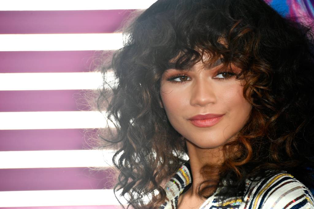Zendaya faz discurso inspirador para jovens no Teen Choice Awards
