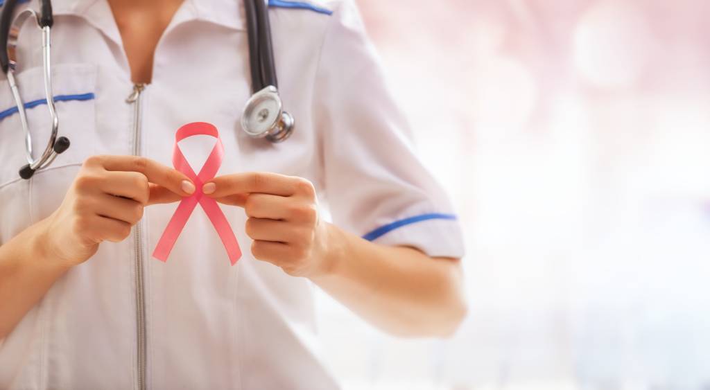 Ações oferecem consultas e exames gratuitos pelo Brasil neste Outubro Rosa