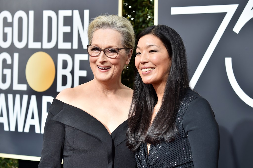Meryl Streep e Ai-Jen Poo Tapete Vermelho Globo de Ouro