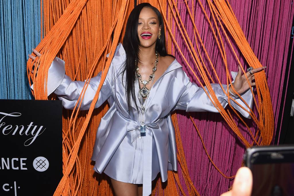 Rihanna mostra lado ativista engajado em artigo importante sobre educação