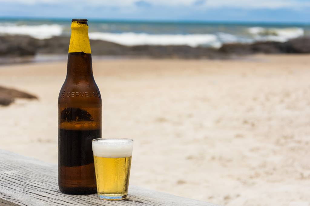 Má notícia: beber cerveja atrai mosquitos, aumentando o risco de doenças