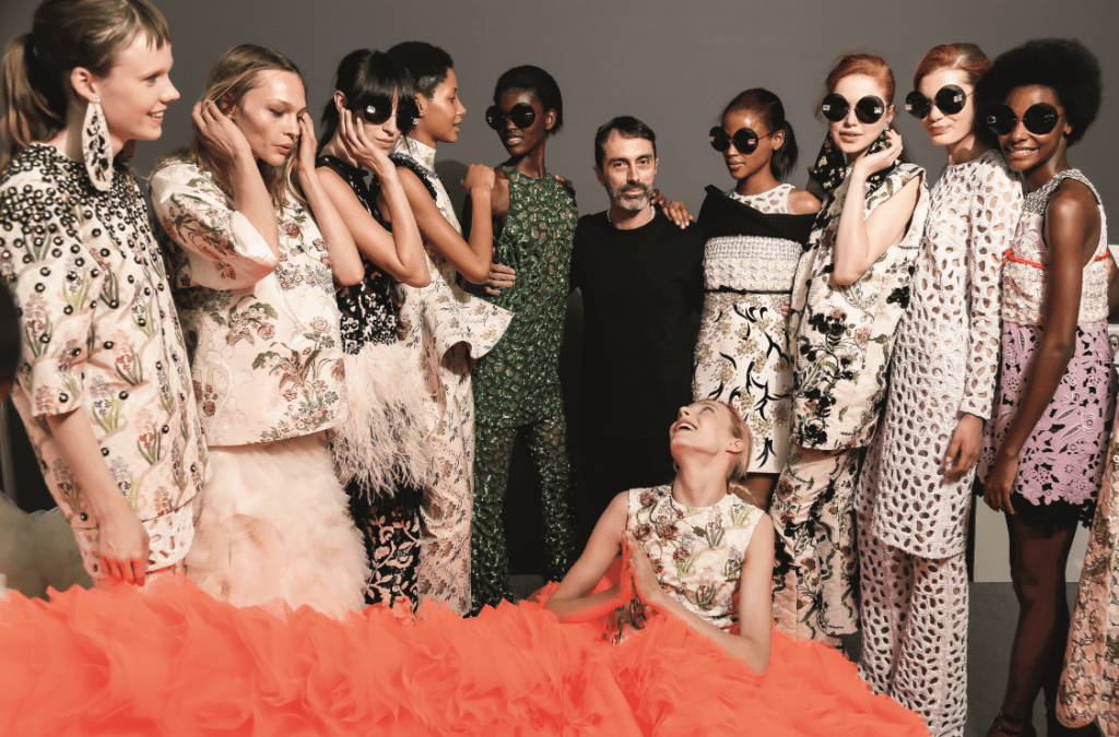 “Minhas fantasias giram em torno do lado lúdico de uma história de amor”, conta Giambattista Valli