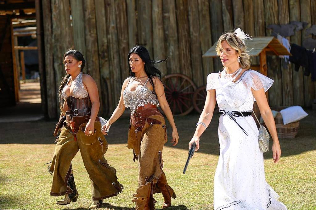 Giovanna Ewbank se une a Simone e Simaria em clipe poderoso