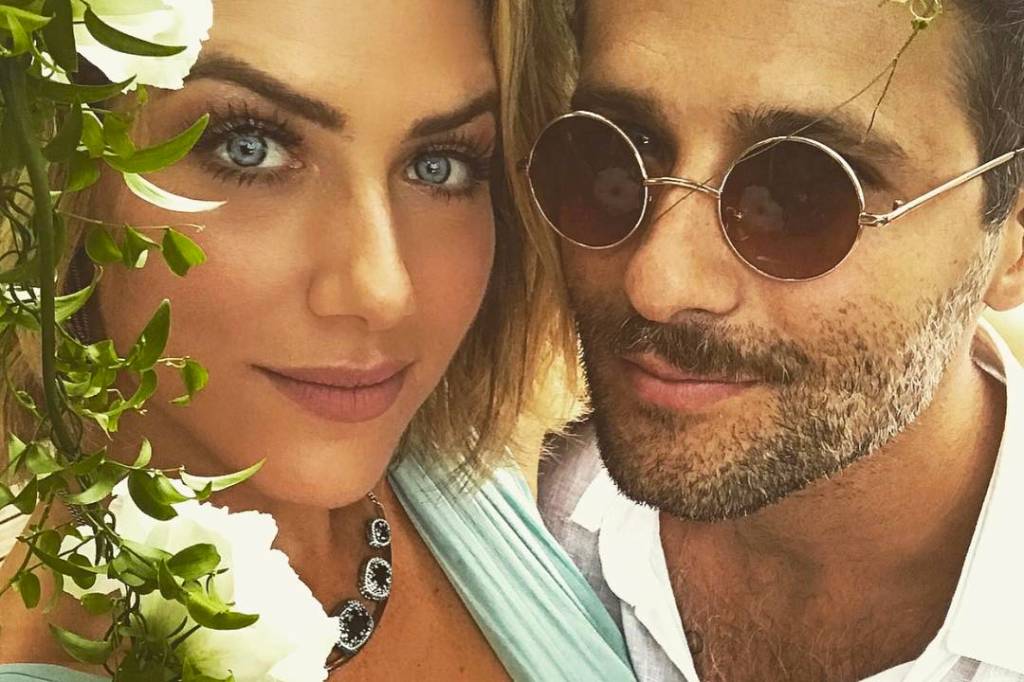 Fada ou deusa grega? Gio Ewbank arrasa em look para casamento