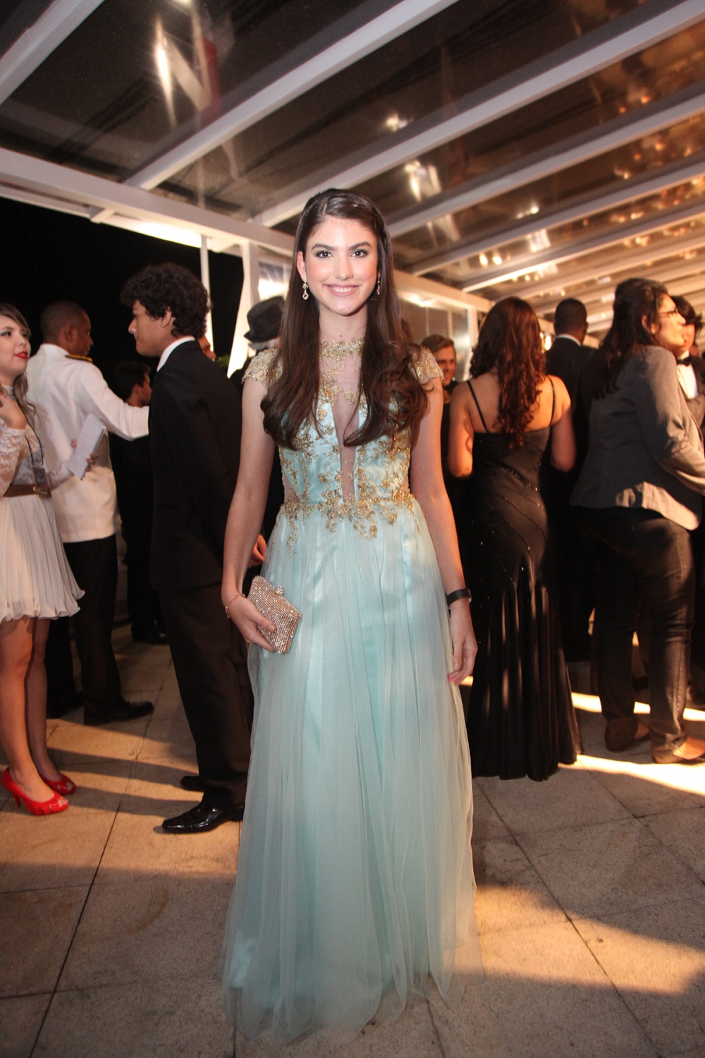 Giovanna Grigio é uma das primeiras a chegar ao red carpet do Prêmio Contigo! de TV 2014