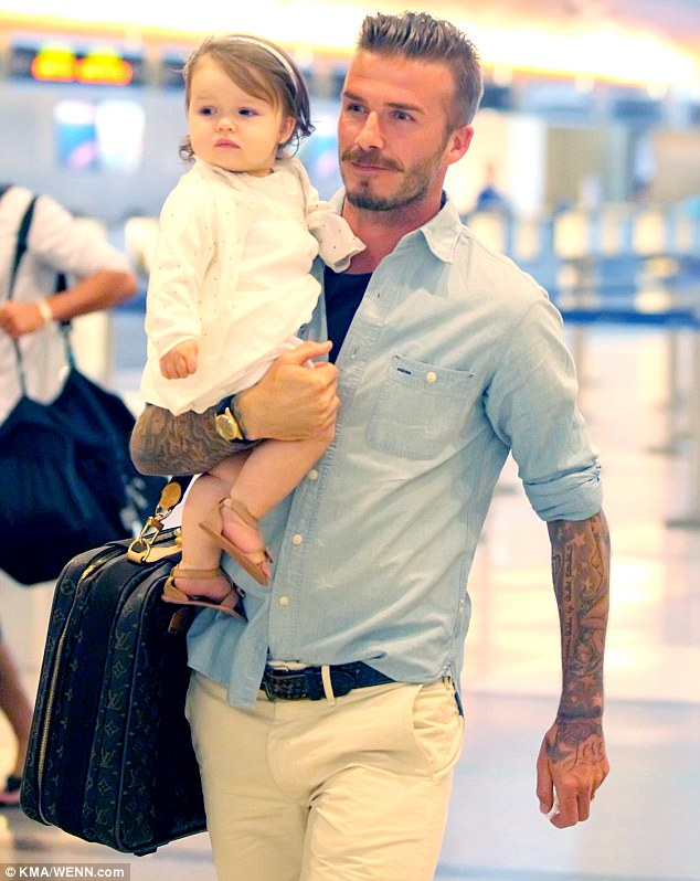 Harper Beckham: pequena fashionista completa 1 ano de idade