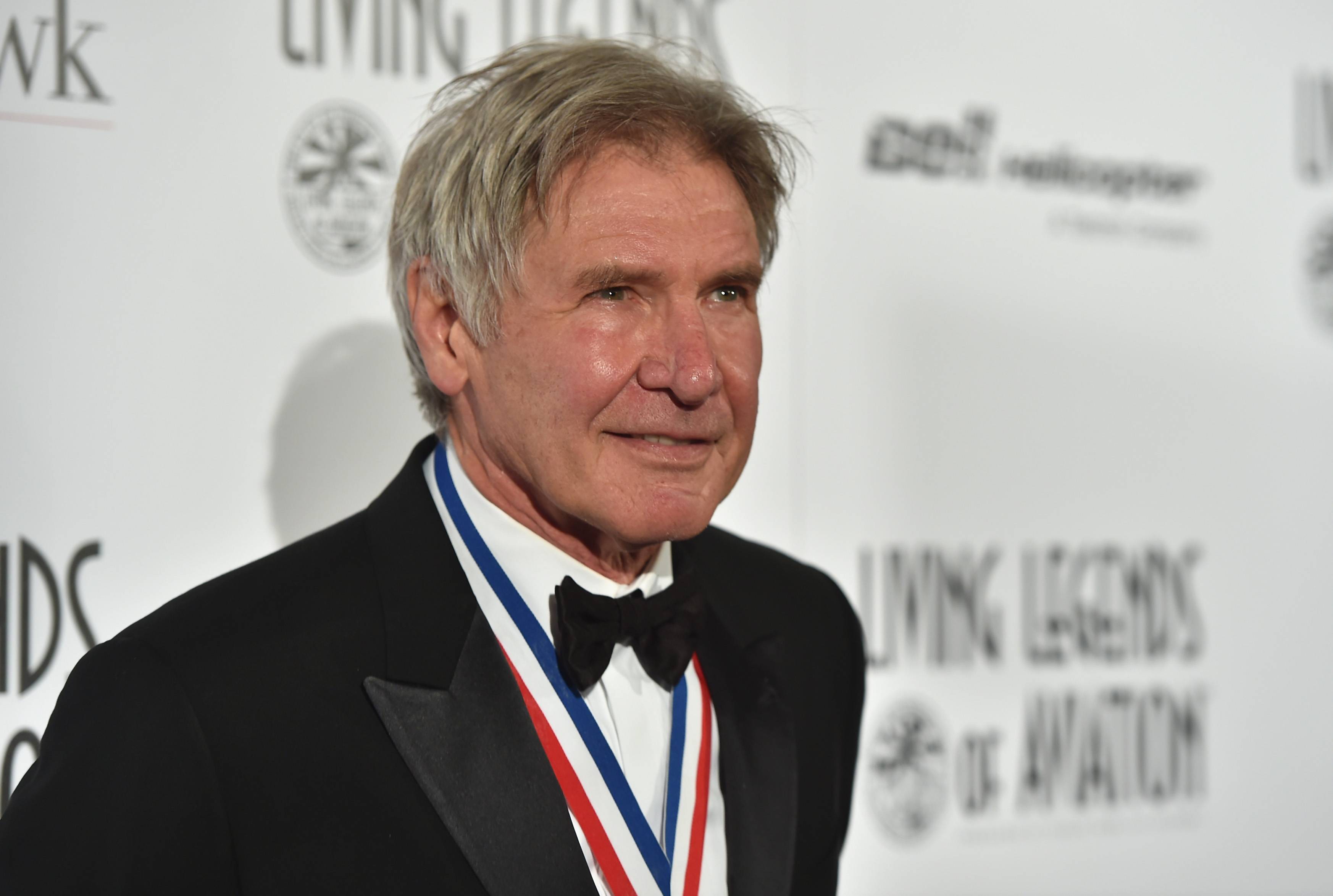 Após acidente de avião, Harrison Ford está fora de perigo