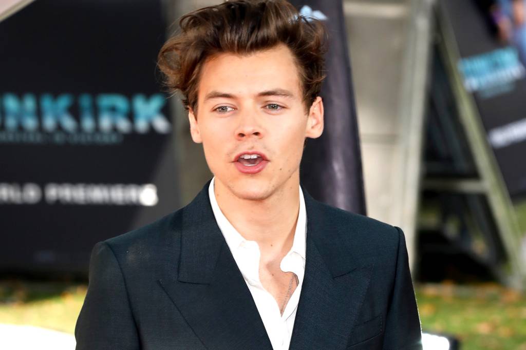 Harry Styles surgiu lindão usando uma saia e essa é basicamente a notícia