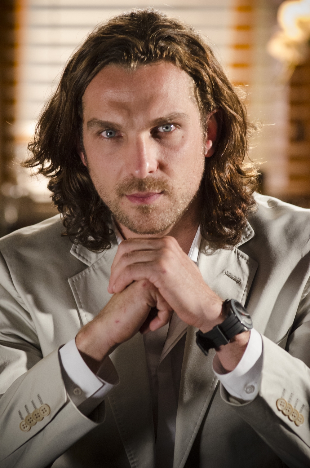 Flor do Caribe: Alberto expulsa Ester de casa