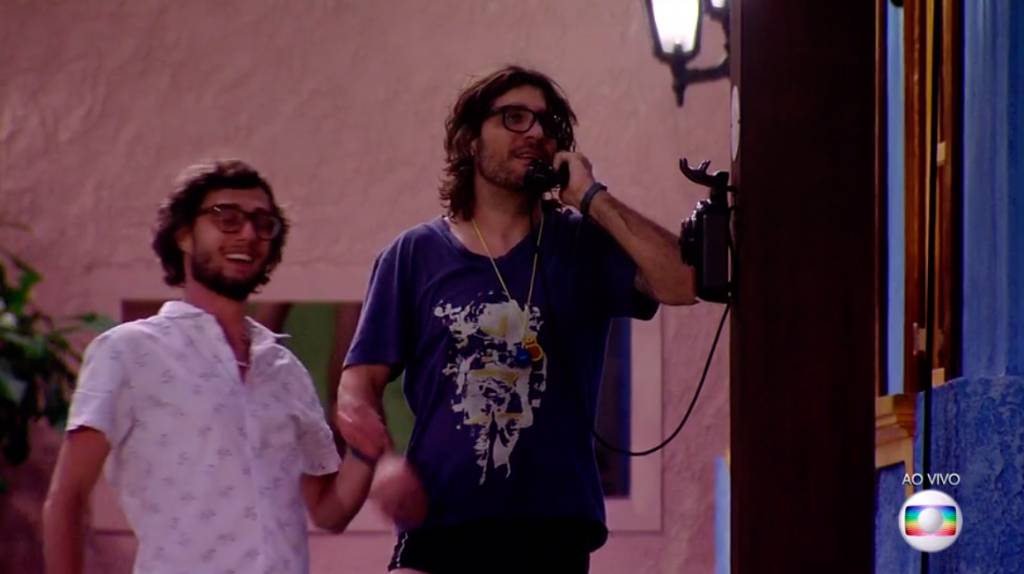 Ilmar atende Big Fone e “toma bronca” de Leifert no BBB17