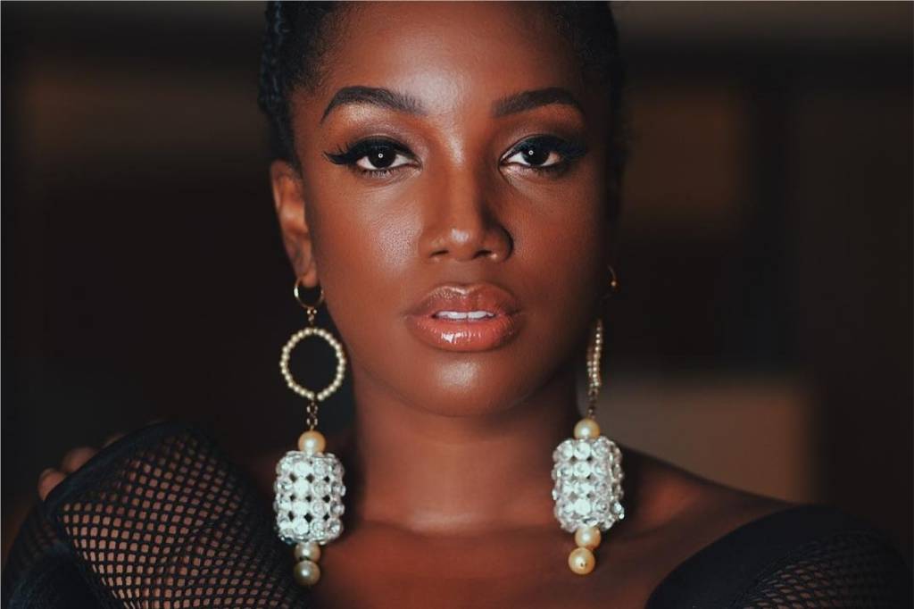 Com o look mais lindo do festival, Iza brilha no Lollapalooza